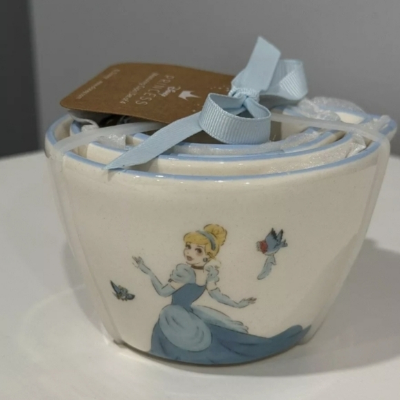 NEW Rae Dunn Disney Cinderella Set of 4 Measuring Cups - Picture 2 of 5